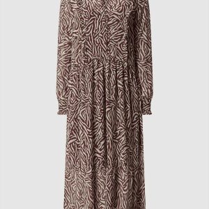 Sukienka z krepy ze wzorem w zebrę